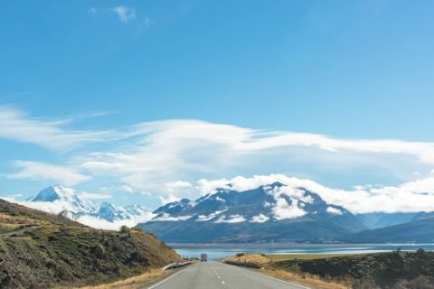 Motorhome em estrada na Nova Zelândia