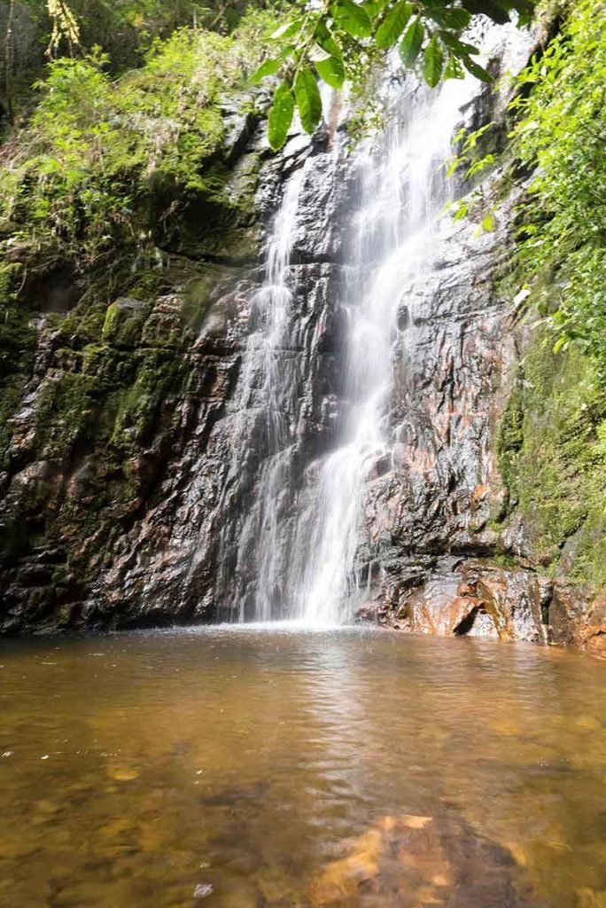 Pisicina natural na cachoeira do Riva, perto de Curitiba